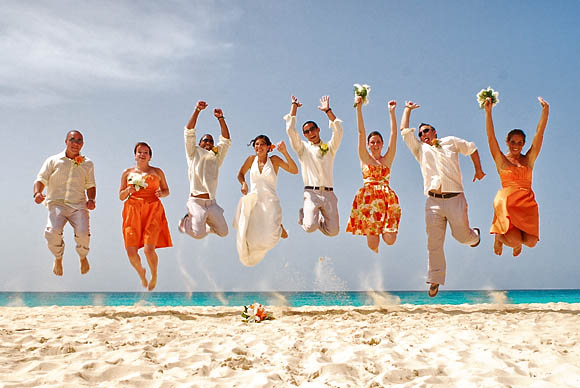 beach wedding poses - Google Search | Beach wedding photography, Beach  wedding photos, Wedding poses